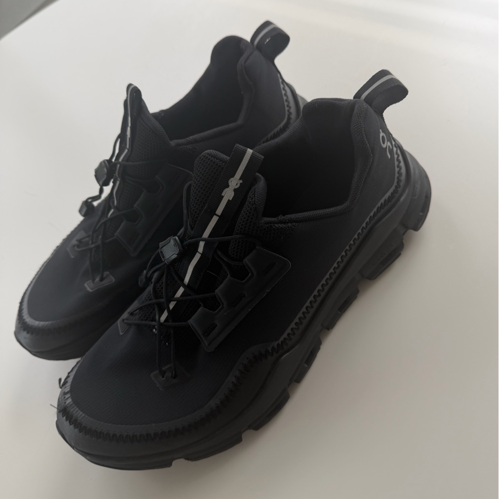 On Running Cloudnova Black Running Shoes Men’s 10.5 Swiss Engineering Sneakers